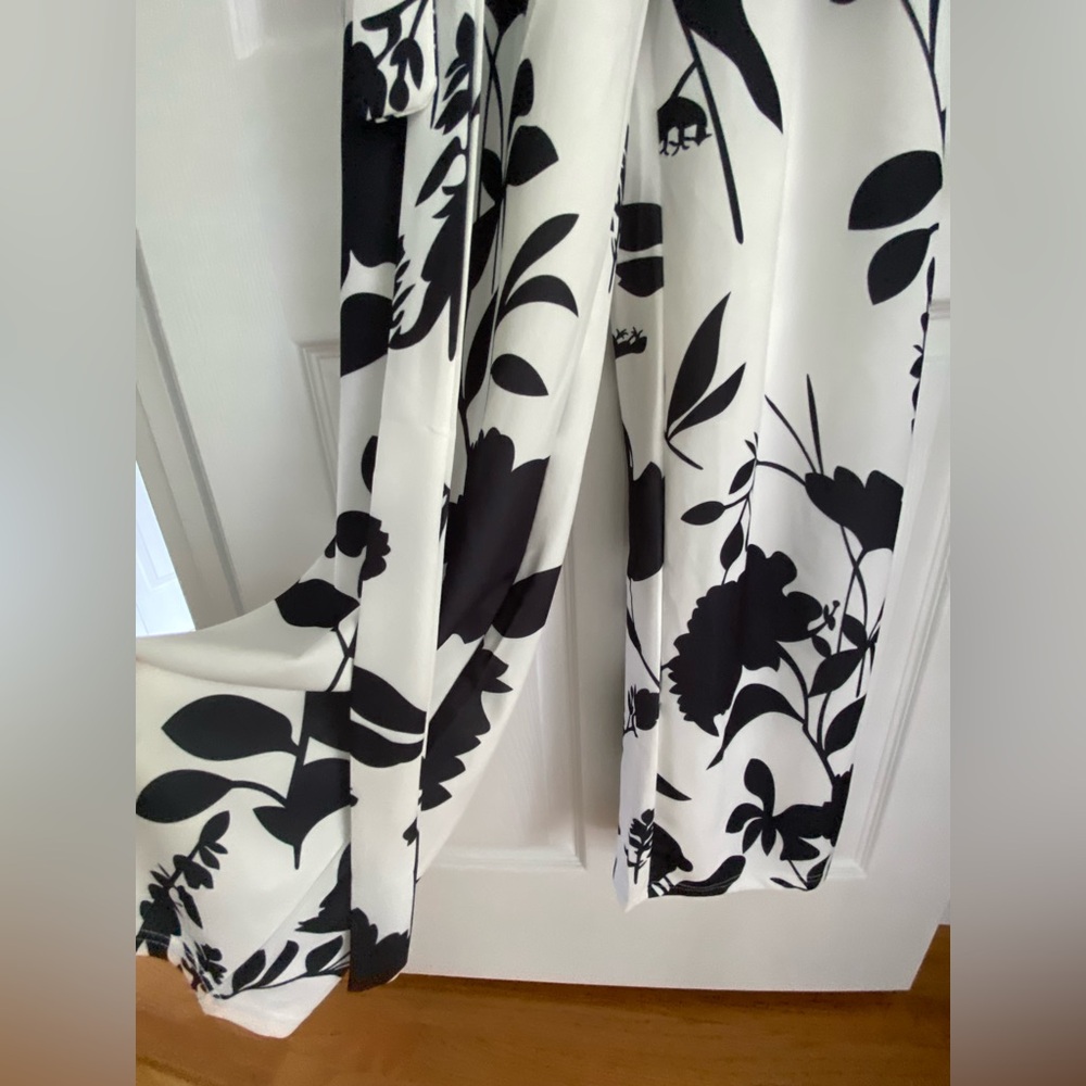 Elegant Black and White Floral Jumpsuit - Picture 3 of 3
